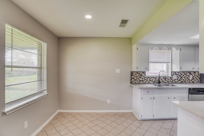 Photo - 13914 Duncannon Dr