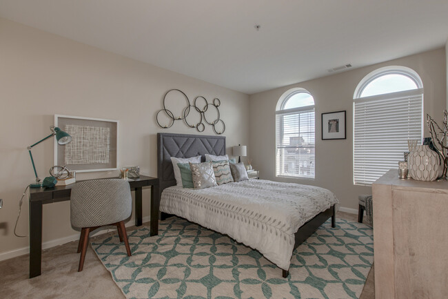 Bedroom with carpet