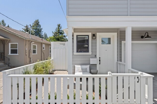 Photo - 641 Center St