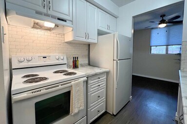 Building Photo - Pinegrove Apartments