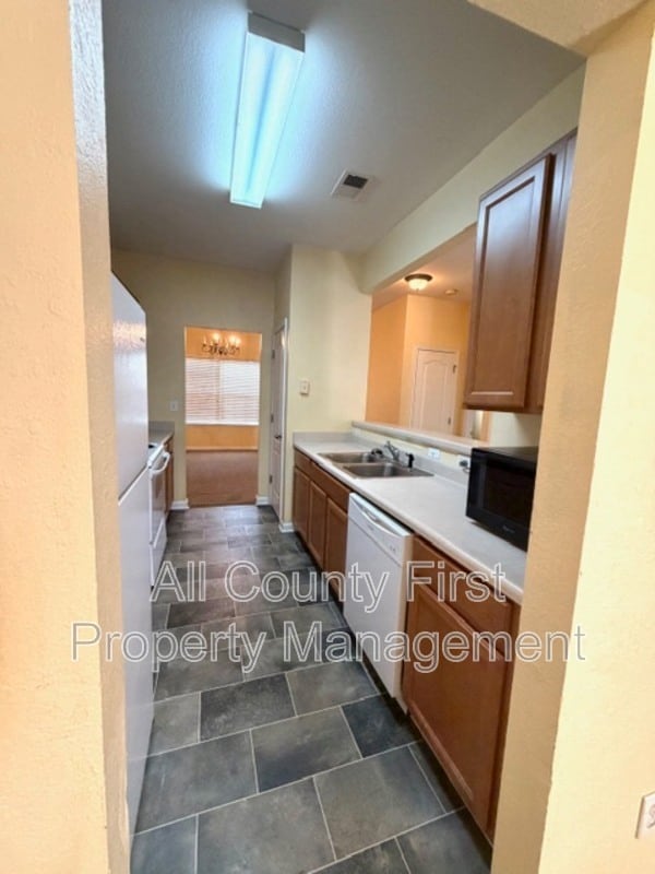 Photo - 1368 Rogers Trce