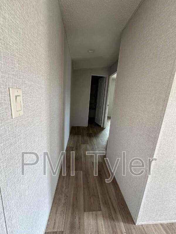 Photo - 126 Sugar Maple Ln