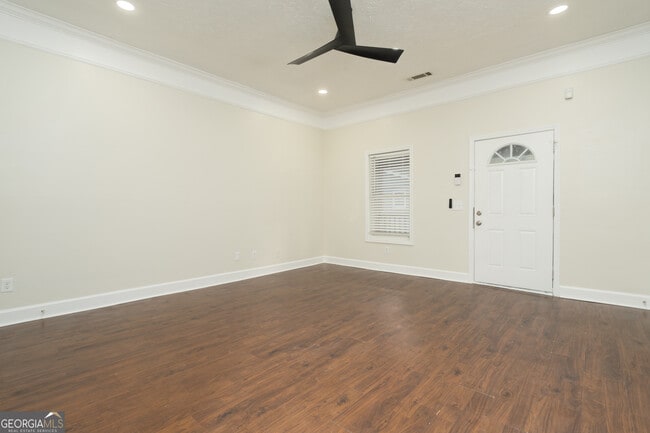 Photo - 970 Hubbard St SW