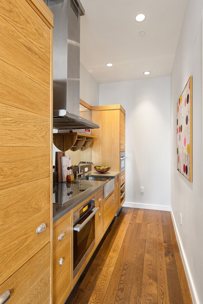 Photo - 425 W 50th St