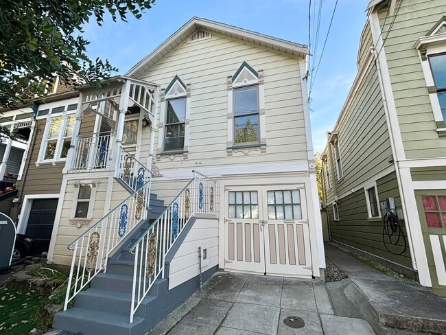Building Photo - Adorable and Historic Home in West Alameda