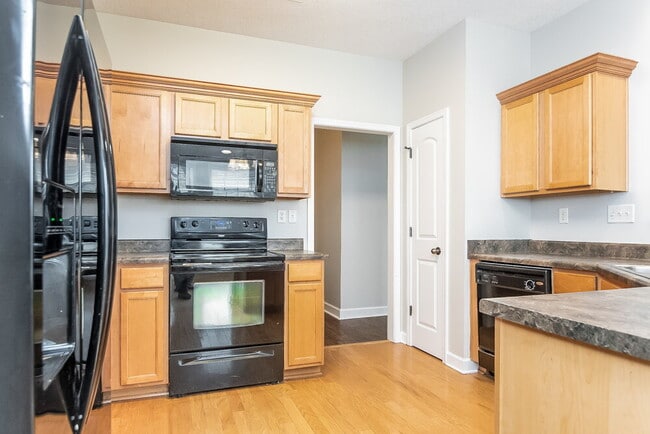 Photo - 1721 Englehart St