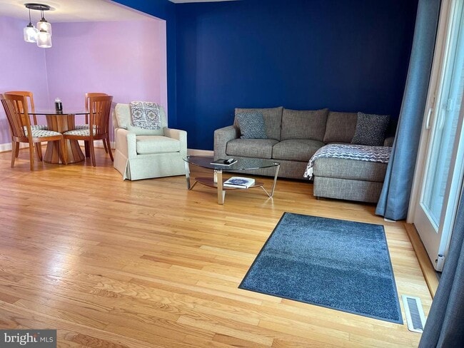 Photo - 246 Commons Dr NW
