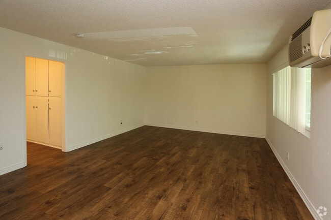 Park Cerritos Apartments