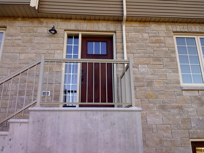 Photo - 620 Squires St