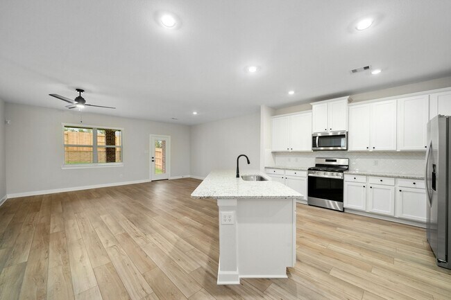 6015 Diamond Leaf Ct