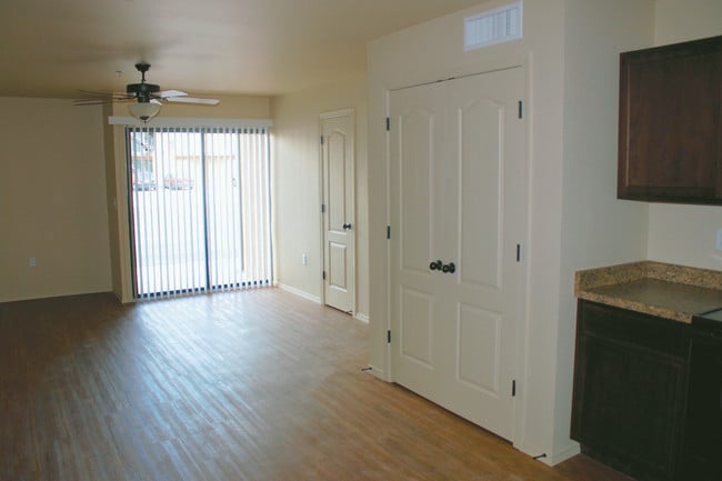 Patio/balcón - Album Park Apartments