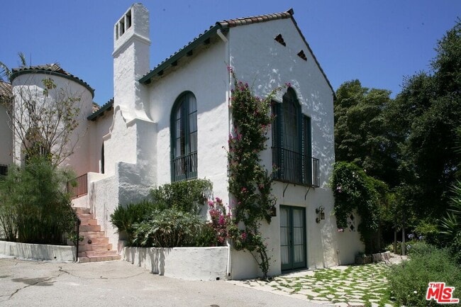 Photo - 2243 E Live Oak Dr