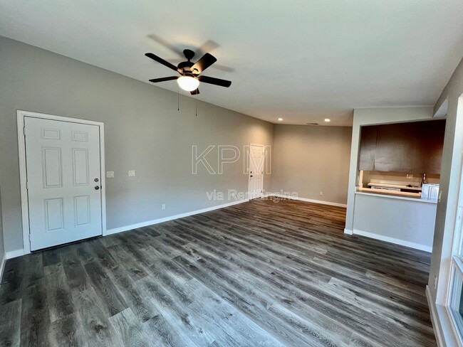 Photo - 2204 Dijon St
