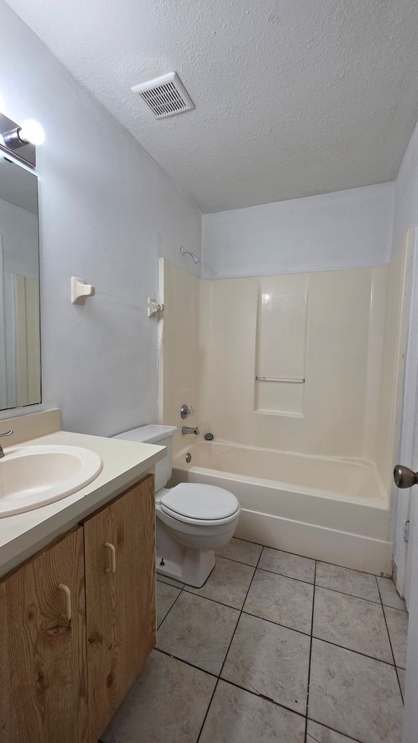 Photo - ** 1 Bedroom 1 Bath ** LIMITED TIME SPECIAL ** Unit 1828-33