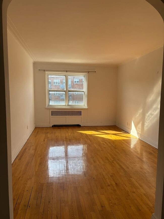 Photo - 5805 Chem. de la Côte St Luc Unit 4