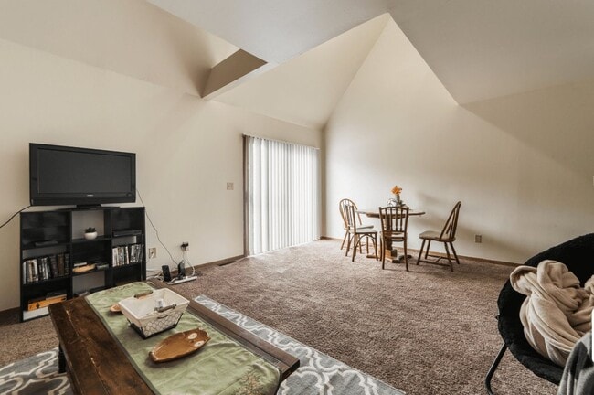 Photo - 809 Edgebrook Dr