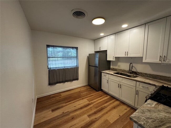 Photo - 716 McCormack St