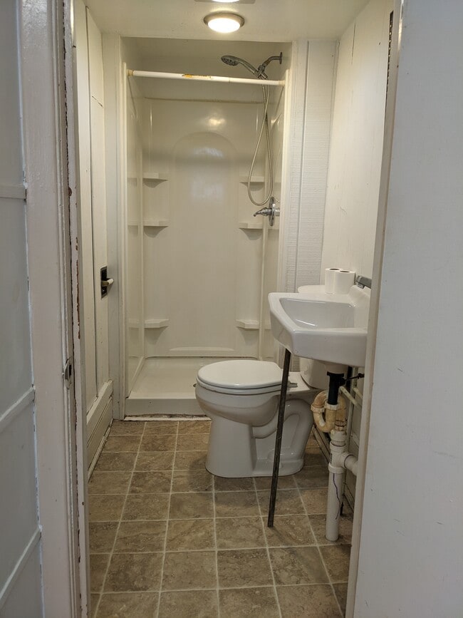 Photo - 121 Hill St Unit Upper Apt