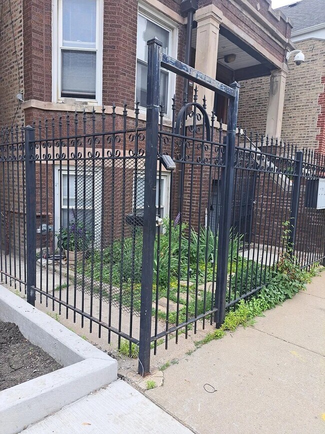 Photo - 2354 S Whipple St