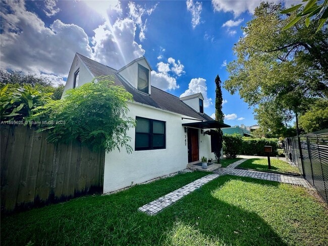Photo - 742 NW 50th St
