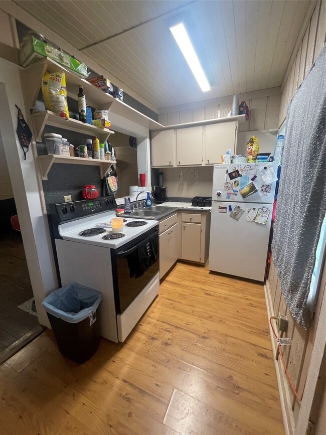 Photo - 707 Avenue J