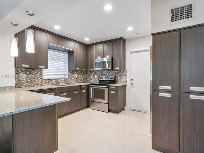 Photo - 5517 Sardinia St