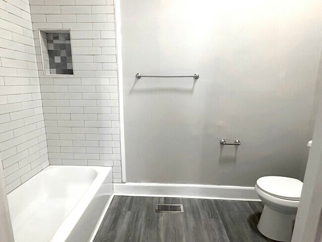 Photo - 313 E Henry St Unidad B