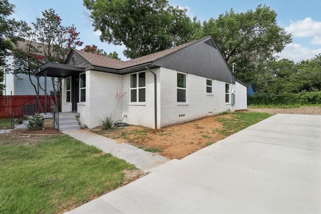 Photo - 1105 N Sylvania Ave