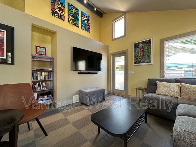 690 Kingsway