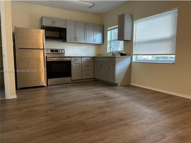 Building Photo - 1720 Pierce St Unit 1