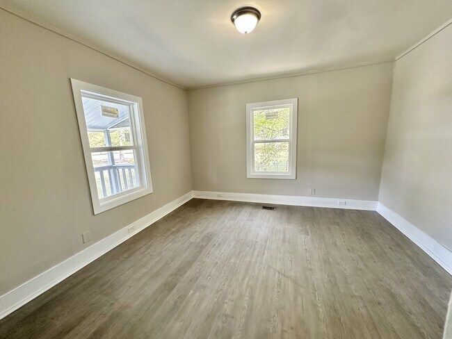 Photo - 719 Washington Ave SW