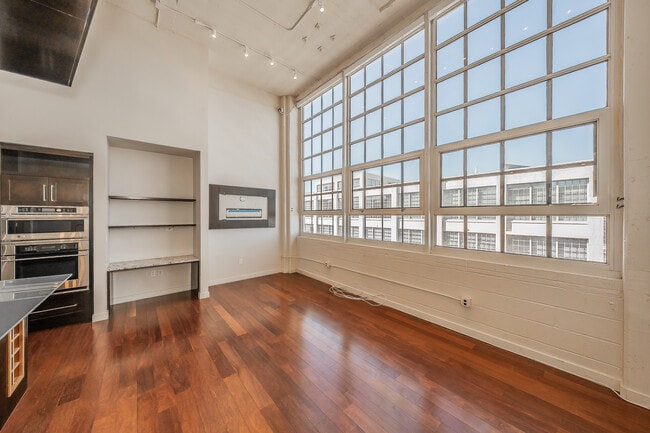 Photo - 2600 W 7th St