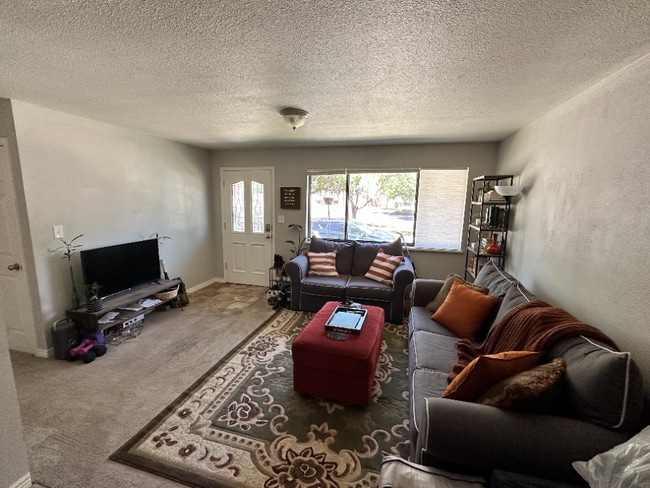 Photo - Available December! Cosy duplex in Potter ...