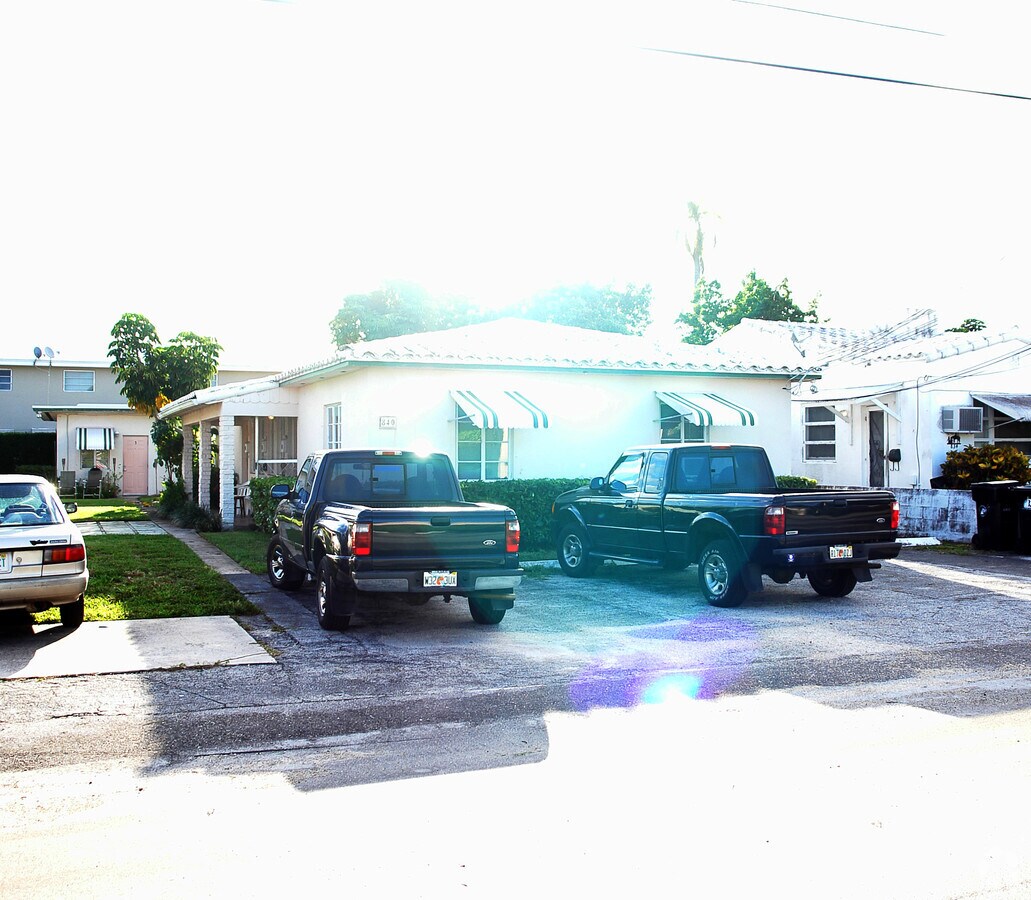 Photo - 840 NE 17th Ave