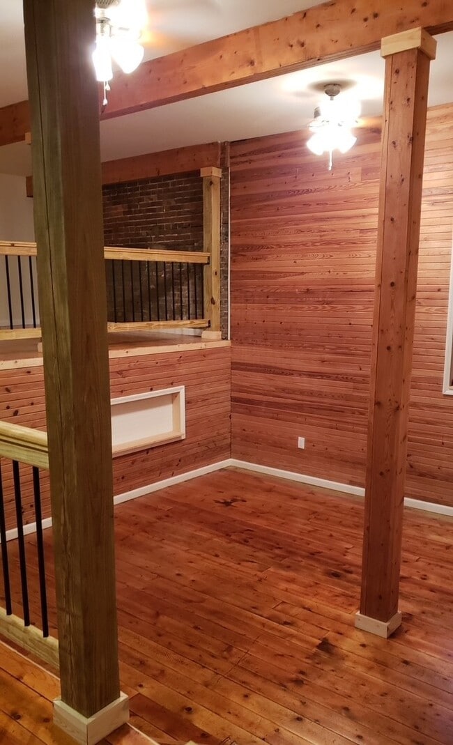 Photo - 114 E Main St Unit Apartment - 3