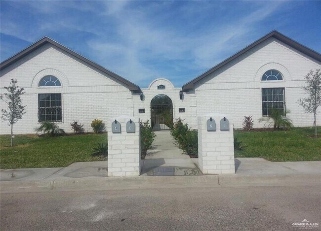 Building Photo - 6 W Candlelight Ln Unit 3