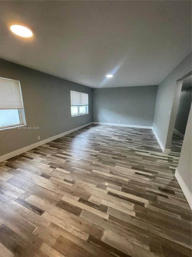 Building Photo - 1532 SW 5th Pl Unit D