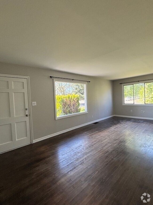 Building Photo - 2 Bed 2 Bath Home