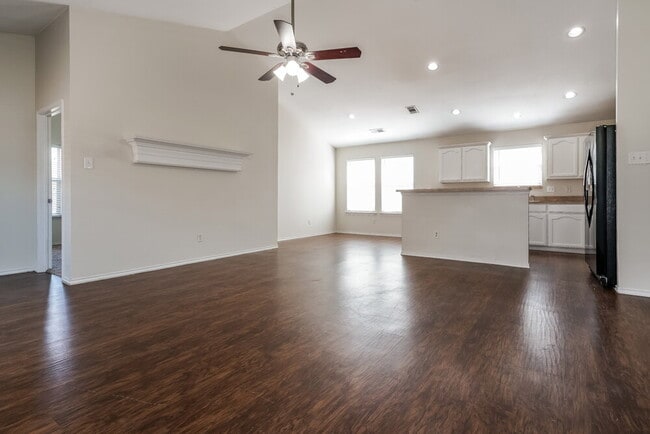 Photo - 913 Honey Locust Ln