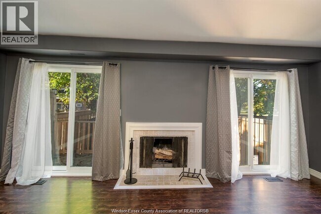 Photo - 3925 Riverside Dr E