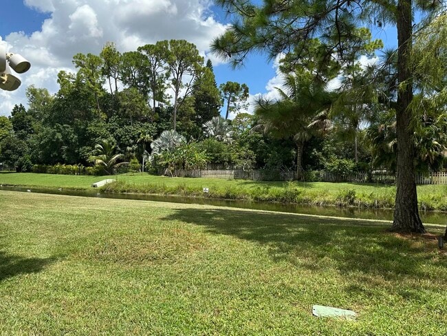 319 Wood Dale Dr