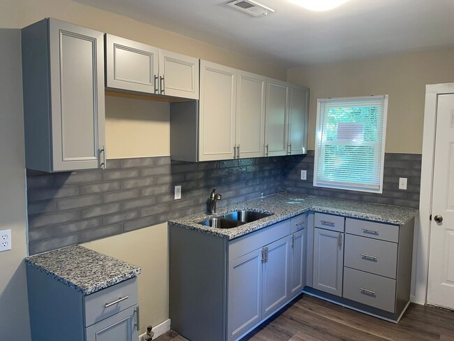 Newly Renovated 2 Bedroom Home in Washingt... - Newly Renovated 2 Bedroom Home in Washingt...