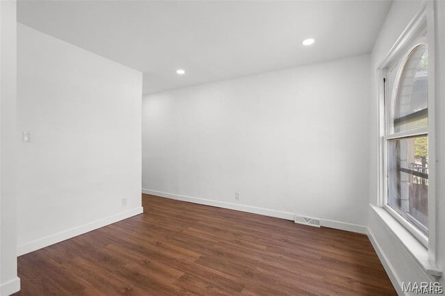 Photo - 4936 Shaw Ave