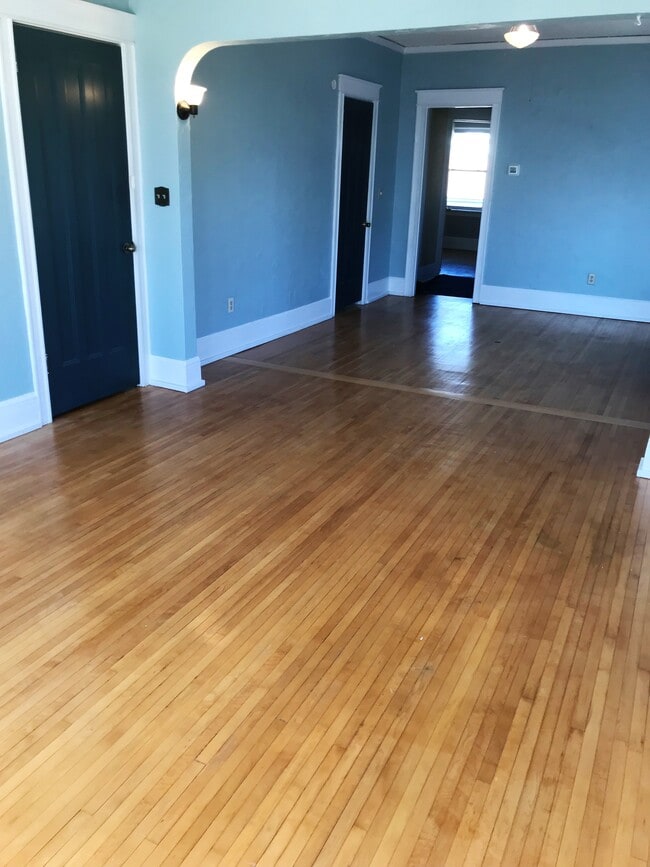 Photo - 1927 E 5th St Unidad 2