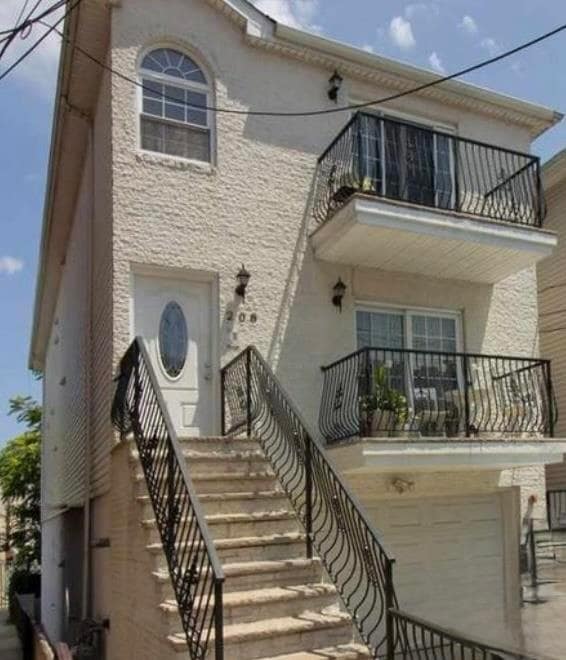 Building Photo - 208 68th St Unit #2
