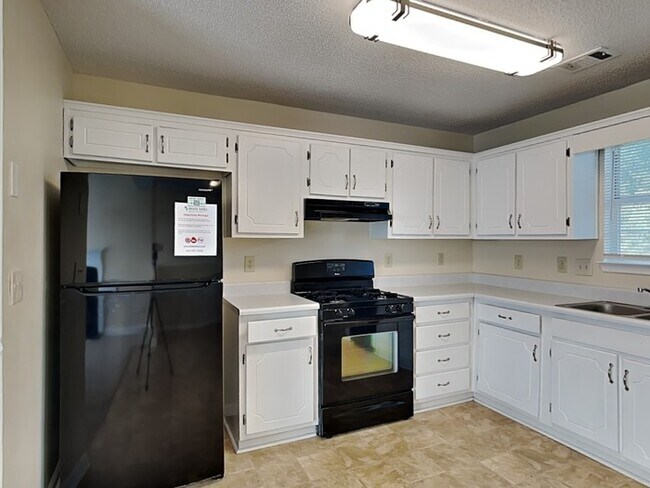 Photo - 114 Hampton Oaks Dr