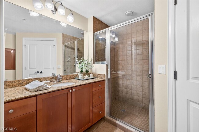 Photo - 2825 Palm Beach Blvd Unidad 215