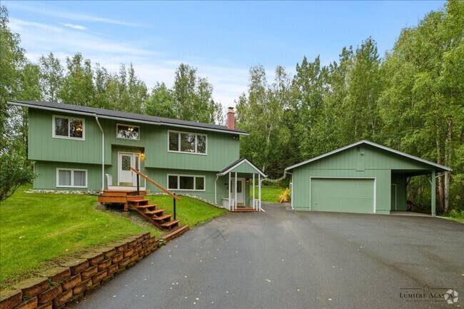 Building Photo - Beautiful 4 Bedroom 2 Bathroom House!