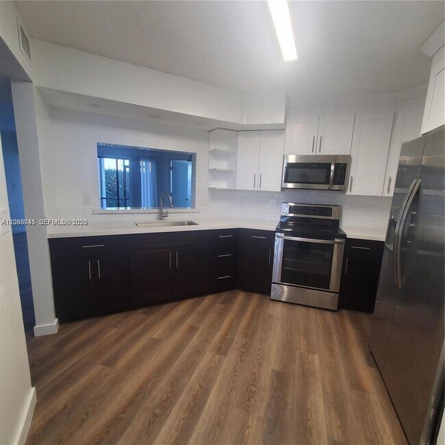 929 Hamilton Dr Unit 929F