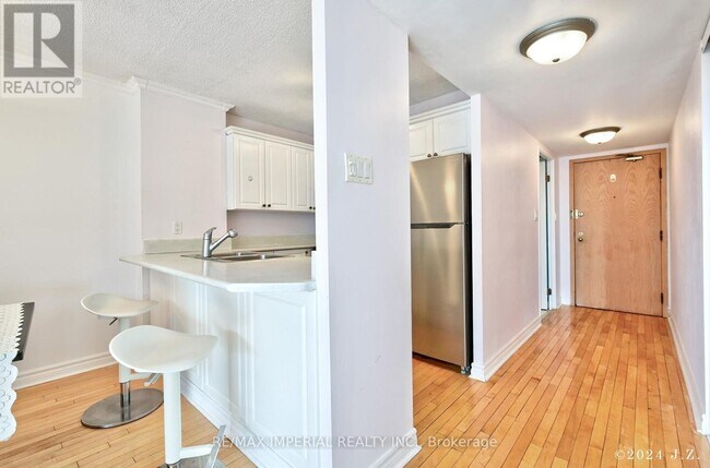 Photo - 24 Wellesley St W Unité 2201